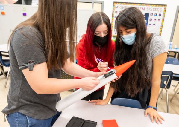 Inspiring Students to Think like Scientists